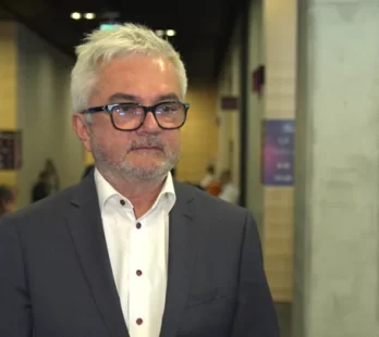 na zdjęciu znajduje się prof. dr hab. n. med. Andrzej Fal, specjalista chorób wewnętrznych, alergologii i zdrowia publicznego, kierownik Kliniki Alergologii, Chorób Płuc i Chorób Wewnętrznych, Państwowy Instytut Medyczny MSWiA, prezes, Polskie Towarzystwo Zdrowia Publicznego
