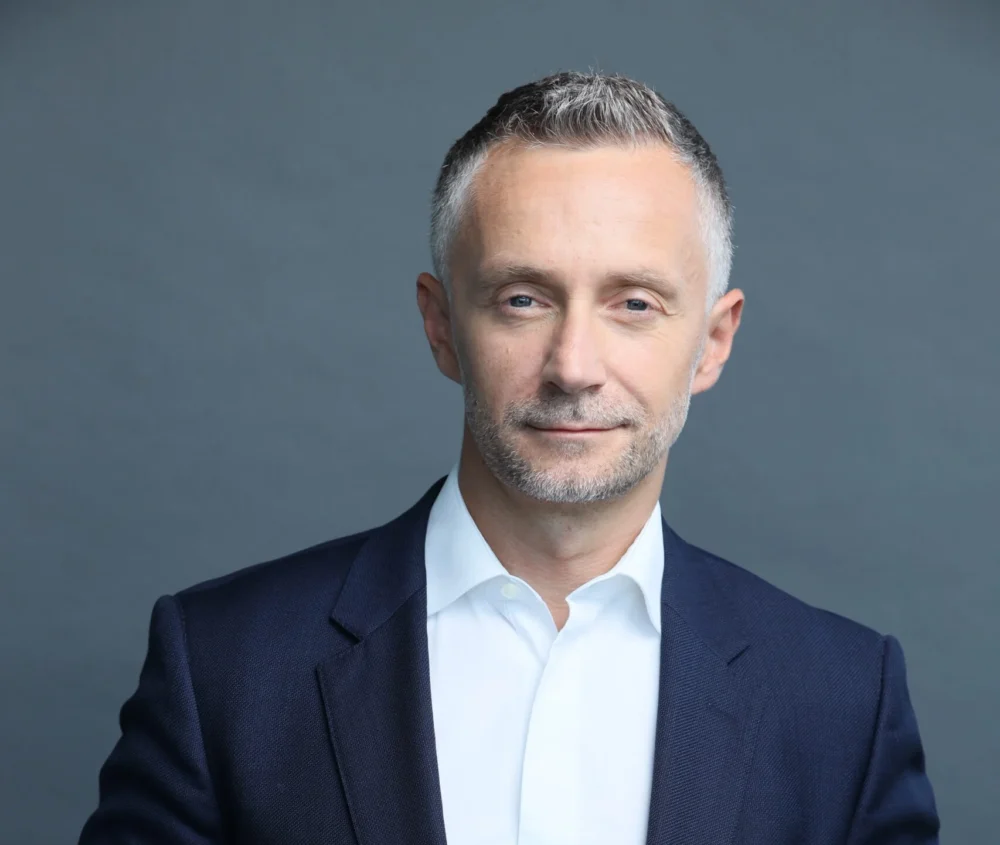 na zdjęciu znajduje się Tomasz Németh, Dyrektor Generalny, Prezes Zarządu Gedeon Richter Polska