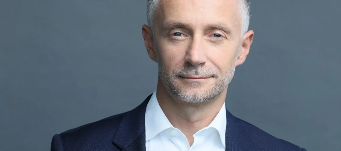 na zdjęciu znajduje się Tomasz Németh, Dyrektor Generalny, Prezes Zarządu Gedeon Richter Polska