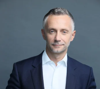 na zdjęciu znajduje się Tomasz Németh, Dyrektor Generalny, Prezes Zarządu Gedeon Richter Polska