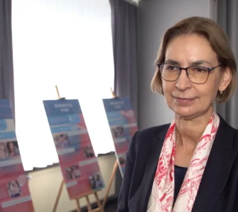 na zdjęciu znajduje się prof. dr hab. n. med. Anna Kostera-Pruszczyk, kierownik Katedry i Kliniki Neurologii, Centralny Szpital Kliniczny UCK WUM